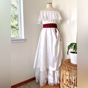 1980s Vintage White Formal Princess Lace Tiered Gown